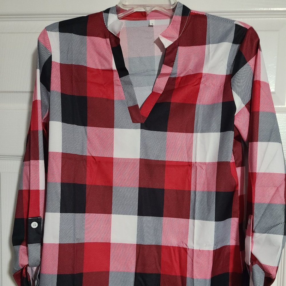 Plaid top with adjustable sleeves